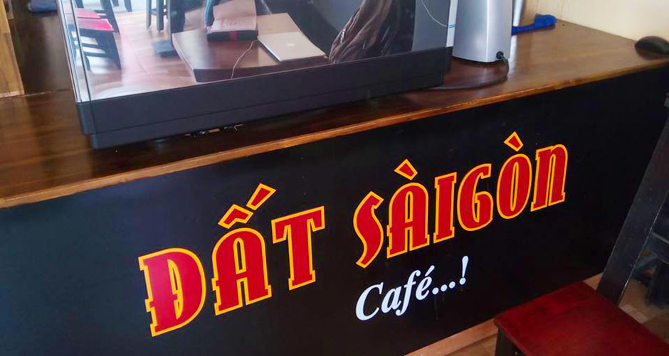 thi công bảng hiệu quán cafe đất sài gòn