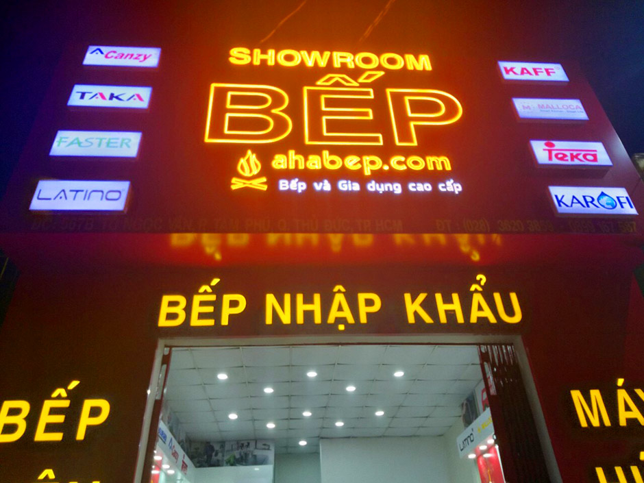 thi công showroom bếp Aha