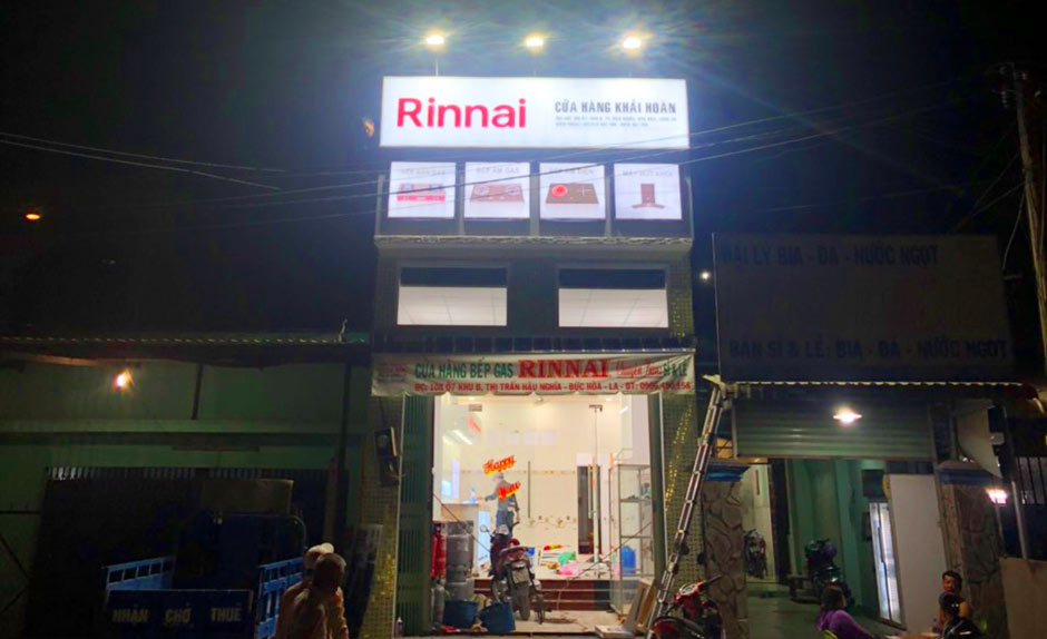 thi công hệ thống showroom bếp rinna